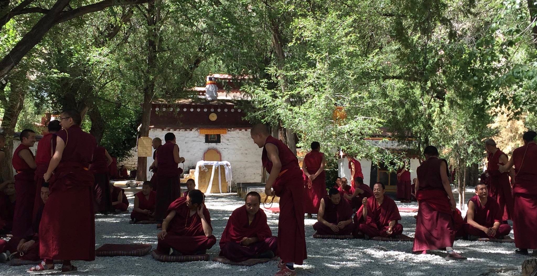 Monks debating in Sera Je courtyard, Tibet. (Photo Ven Tenzin Tsultrim)