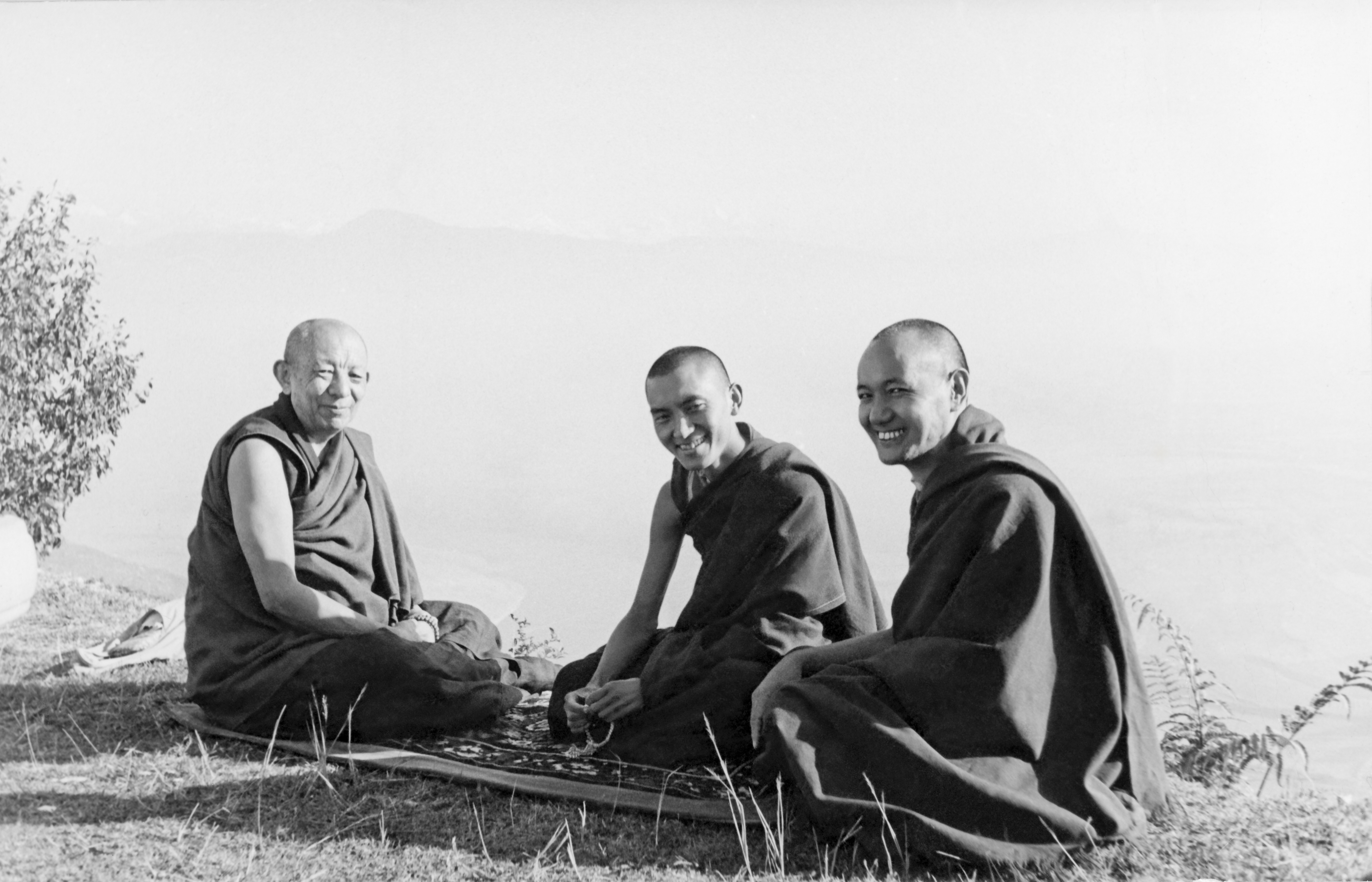 Kyabje Serkong Tsenshab Rinpoche (left) with Lama Zopa Rinpoche and Lama Yeshe at Kopan. Rinpoche received many teachings from Serkong Rinpoche including the Jorchö practice.