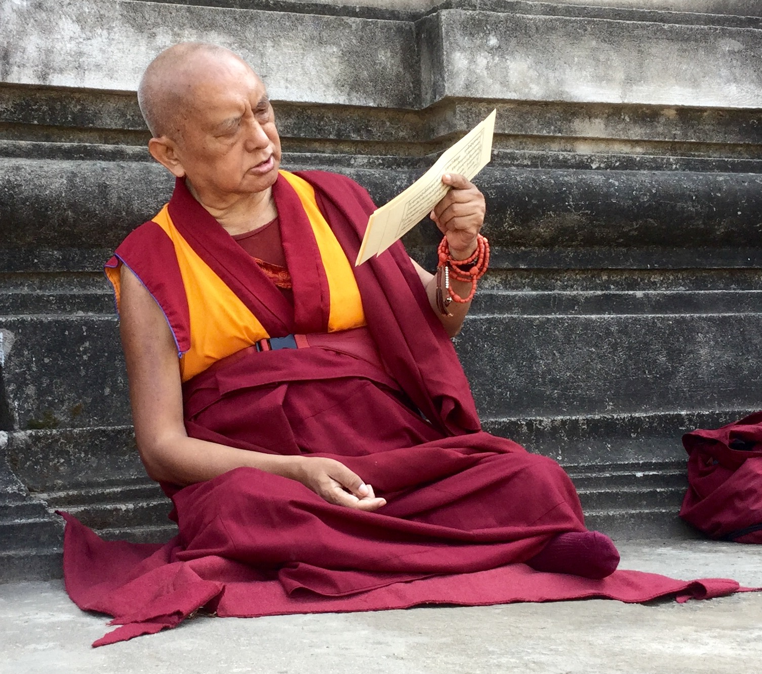 Lama Zopa Rinpoche reciting teachings on emptiness at the Mahabodhi stupa, Bodhgaya. (Photo Ven Sarah Thresher)