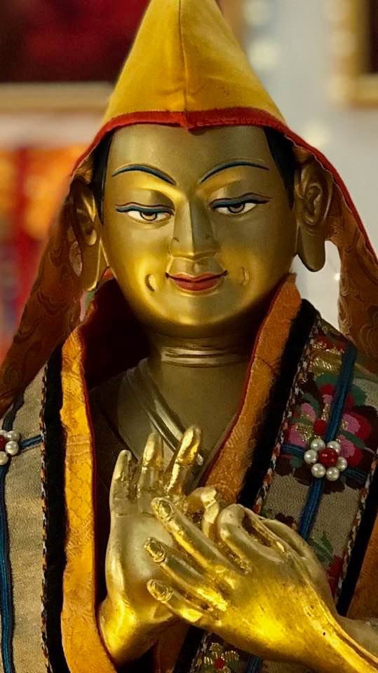 Lama Tsongkhapa statue, Bendigo, Australia. (Photo Felix Brenken)