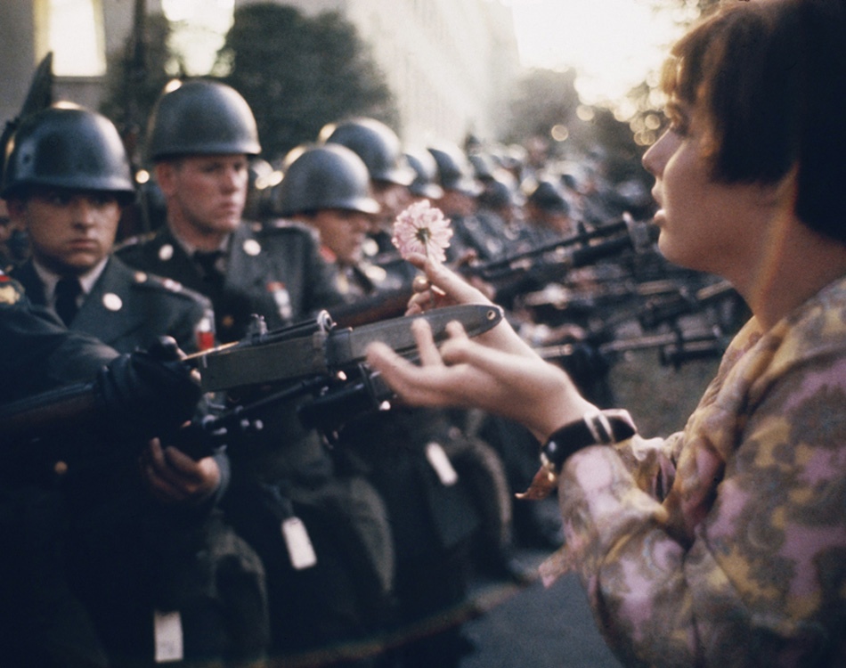 Outside the Pentagon, Virginia, 1967. (Photo by Marc Riboud)