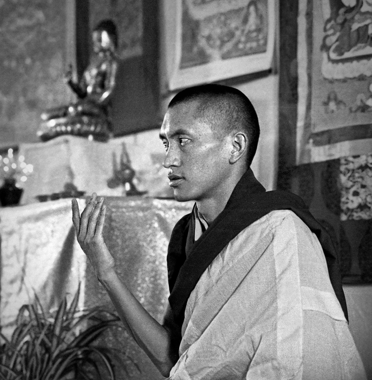 Lama Zopa Rinpoche giving these teachings at Royal Holloway College in England, 1975. Photo by Dennis Heslop.